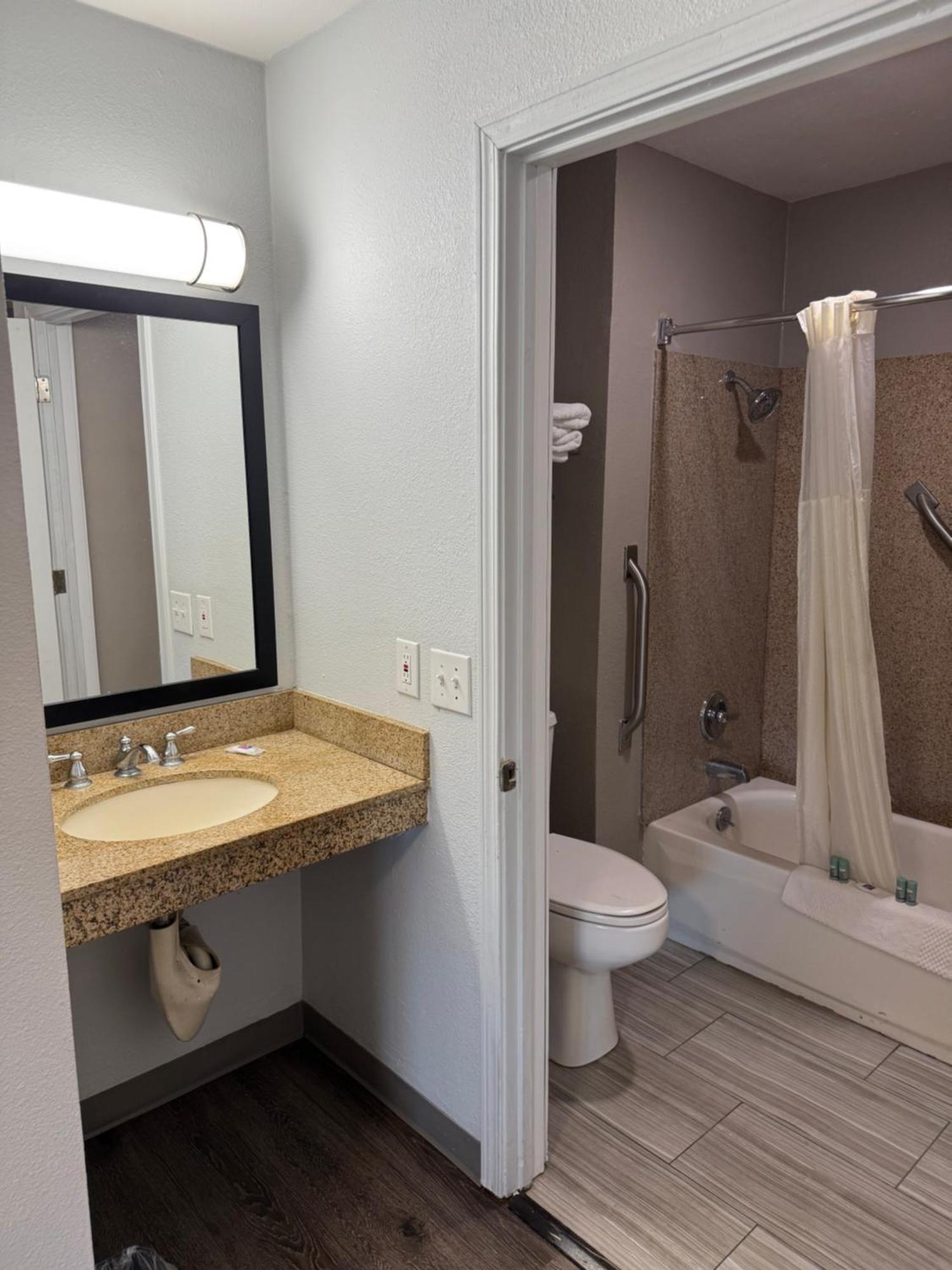 Studio 6 Suites Vancouver Wa Waterfront Экстерьер фото